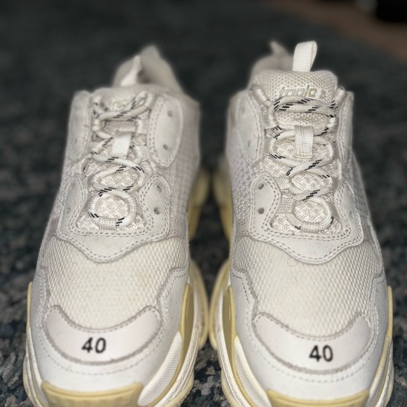Condition: Worn I’m selling my Balenciaga Triple S sneakers in size 9.5. - Picture 3 of 8